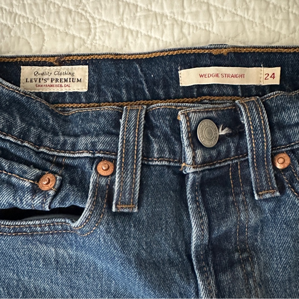 Levi’s Premium Denim Women’s Wedgie Straight Fit Jeans  25” Button Fly - Picture 3 of 15